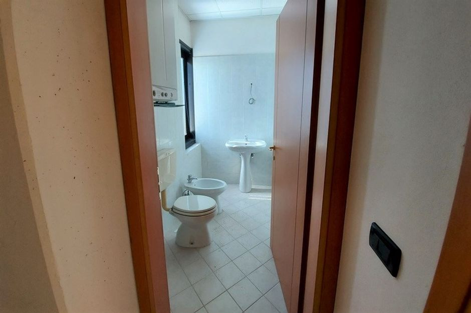 #15886 Magazzino duplex e posto auto scoperto in vendita - foto 10