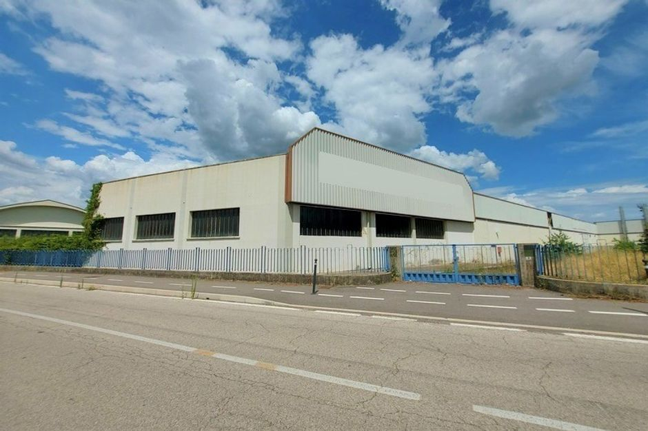 #15887 Complesso industriale con uffici e terreno in vendita - foto 2