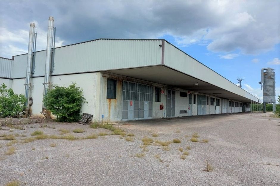 #15887 Complesso industriale con uffici e terreno in vendita - foto 3