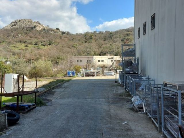 Fabbricati industriali in vendita