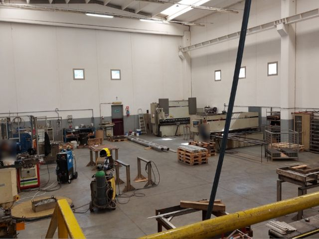 Fabbricati industriali in vendita