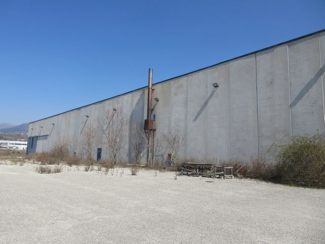 Fabbricati industriali in vendita