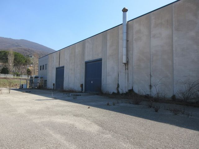 Fabbricati industriali in vendita