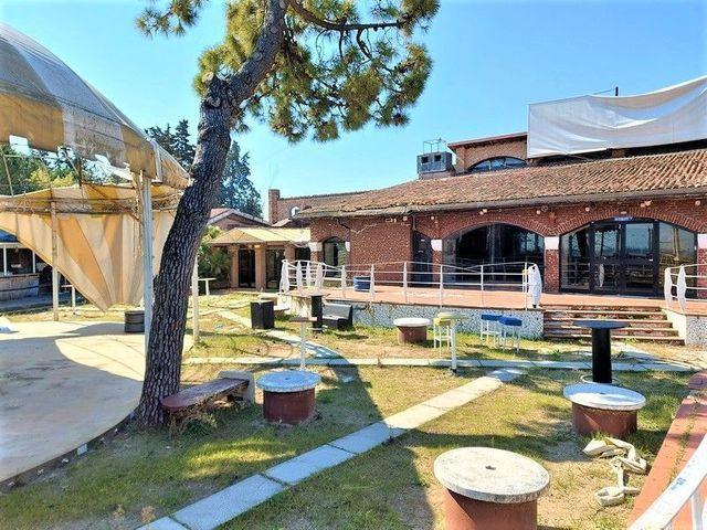 Pubblico spettacolo in vendita