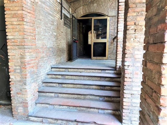 Pubblico spettacolo in vendita
