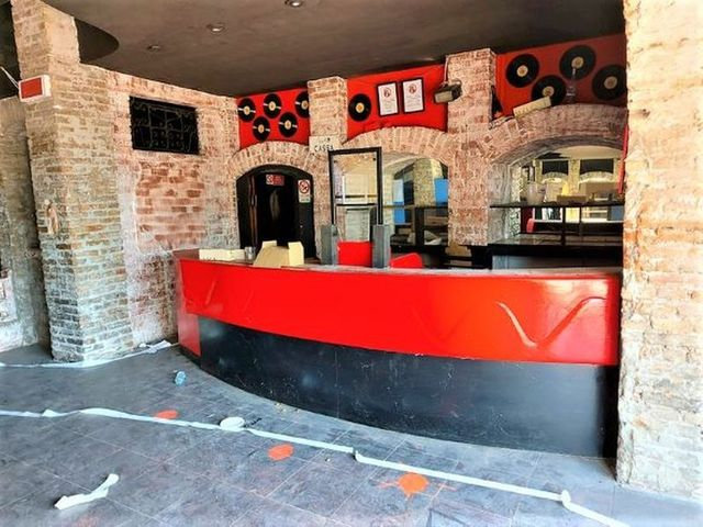 Pubblico spettacolo in vendita