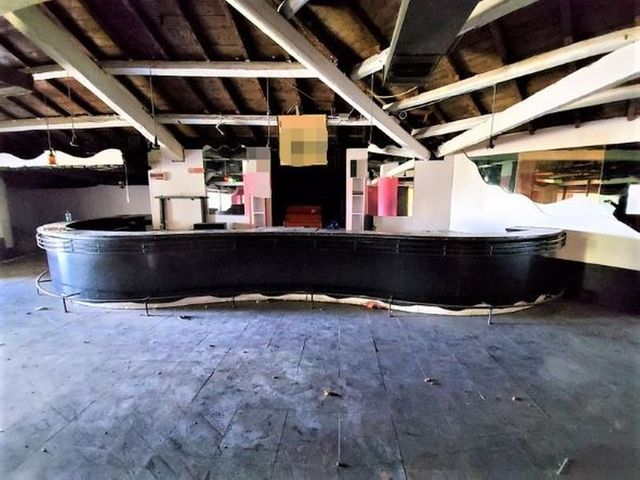 Pubblico spettacolo in vendita