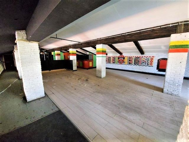 Pubblico spettacolo in vendita