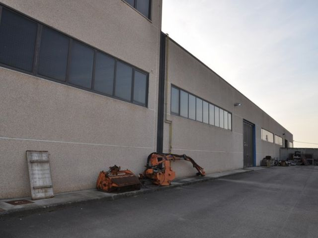 Fabbricati industriali in vendita