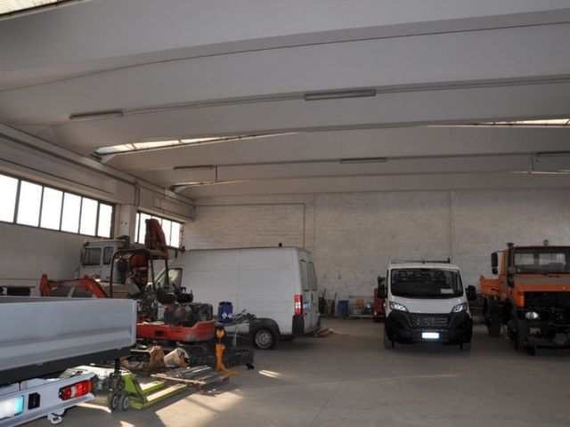 Fabbricati industriali in vendita