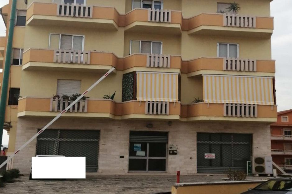#16152 Locale commerciale con corte esclusiva in vendita - foto 1
