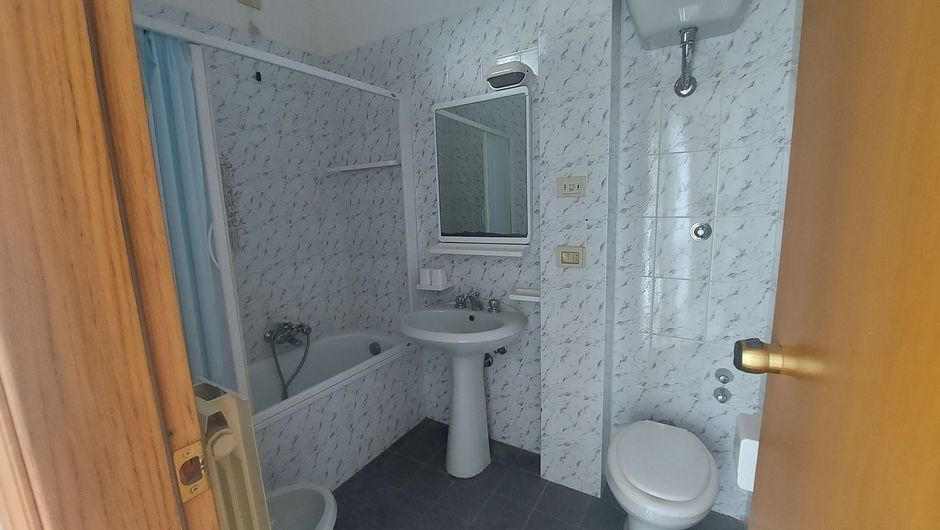 #16164 Albergo in zona turistica con progetto approvato per RSA in vendita - foto 11