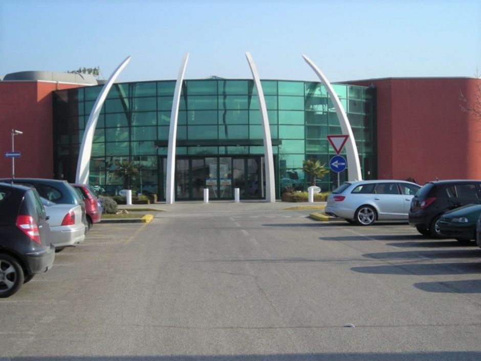 #1646 Area espositiva (sub 60) in centro commerciale in vendita - foto 2
