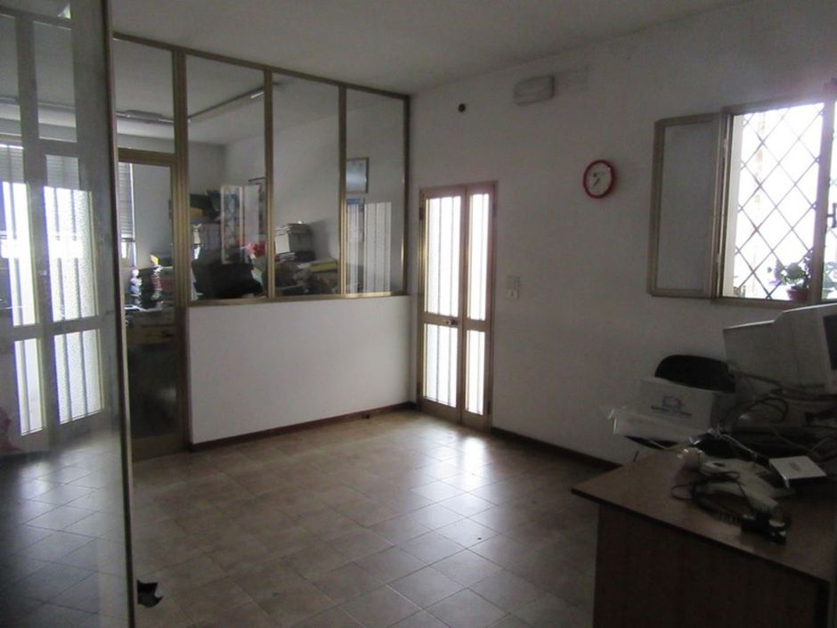 #1699 Fabbricato artigianale con uffici e area scoperta in vendita - foto 14