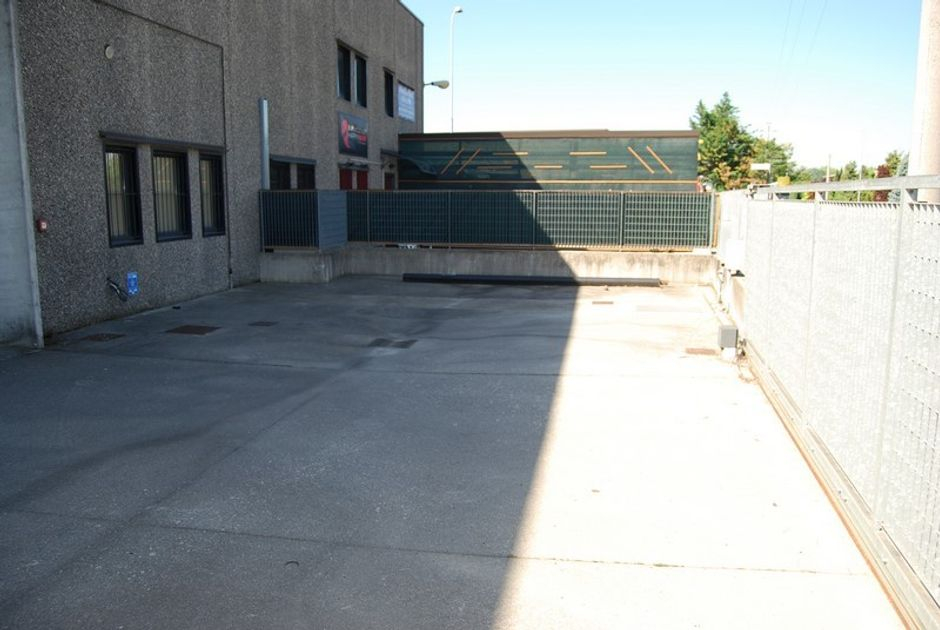 #1726 Porzione di capannone con cortile esclusivo in vendita - foto 6