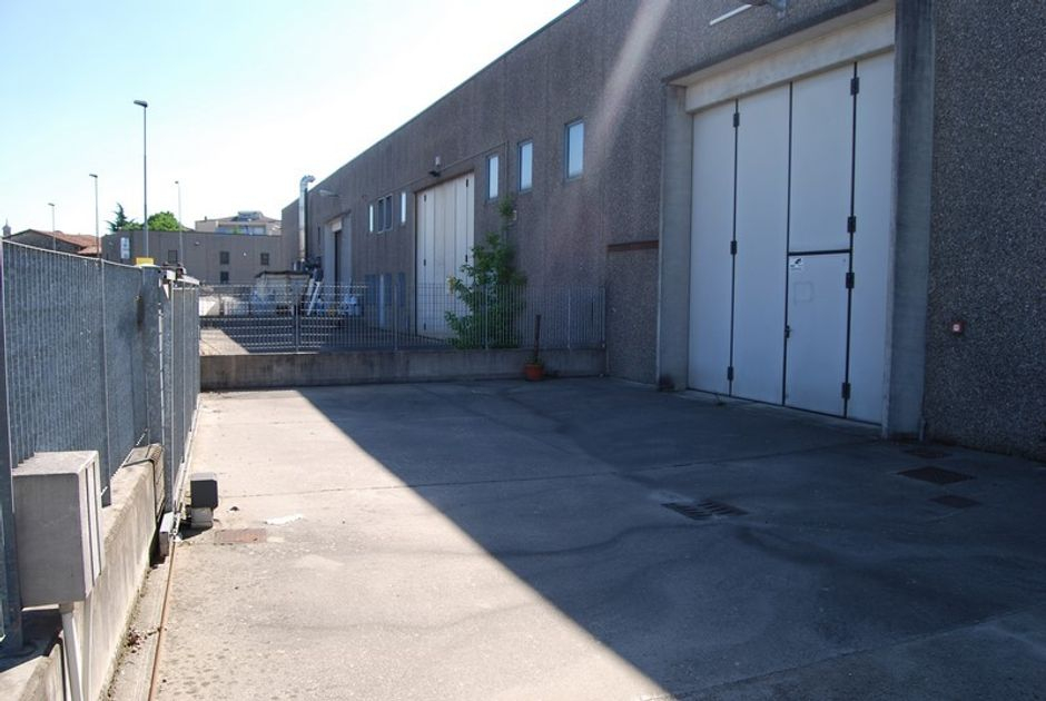#1726 Porzione di capannone con cortile esclusivo in vendita - foto 9