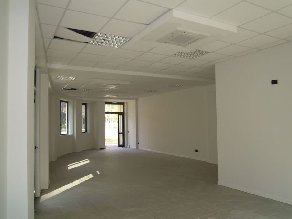 #1737 Negozio in edificio polifunzionale (sub. 6) in vendita - foto 1