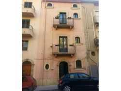 Residential building with warehouse - Lot 1761 (Auction 1761)
