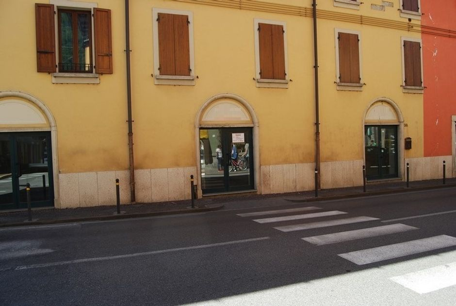 #1766 Negozio con 2 posti auto in zona centrale in vendita - foto 8
