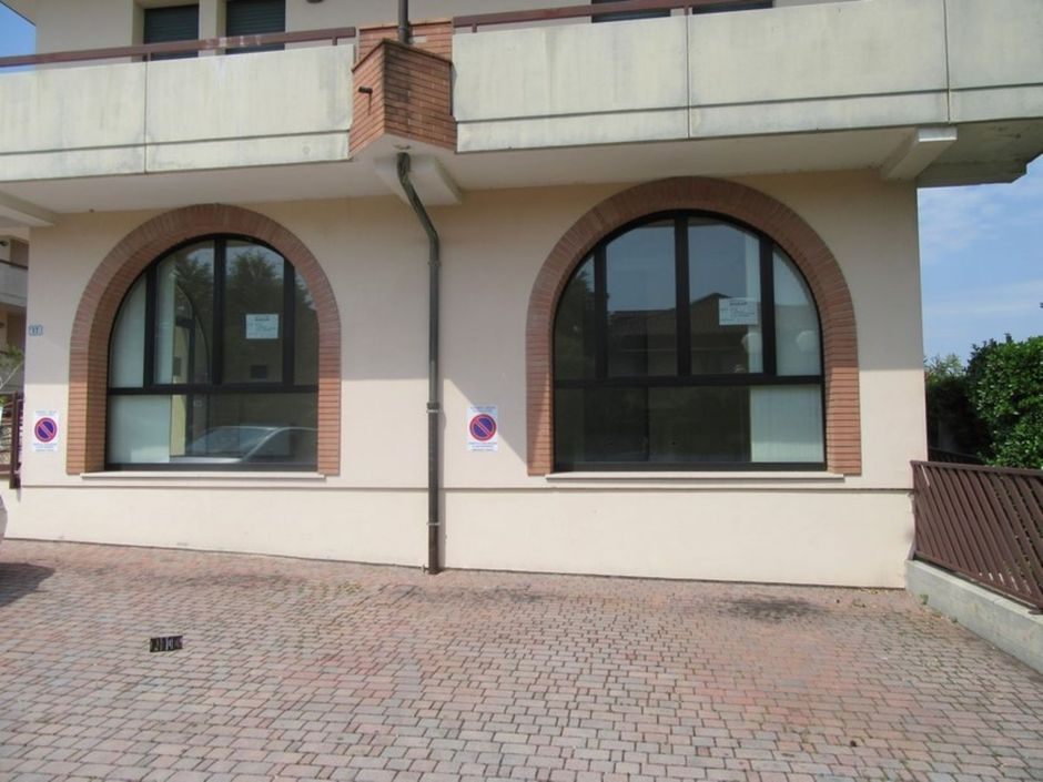 #1771 Negozio in complesso residenziale in vendita - foto 2