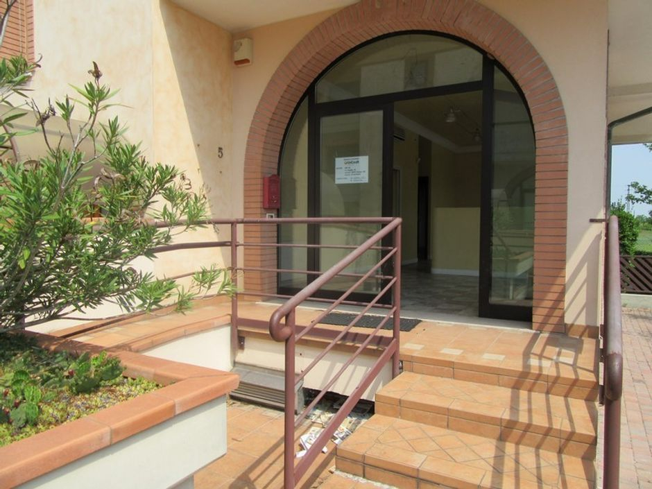 #1771 Negozio in complesso residenziale in vendita - foto 8