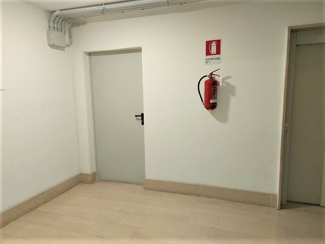Magazzini in vendita