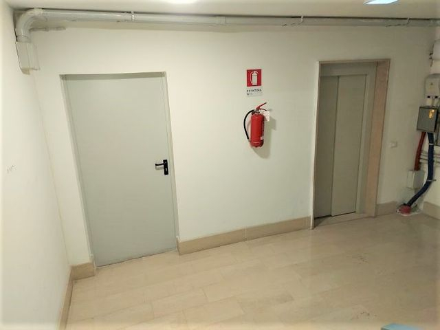 Magazzini in vendita