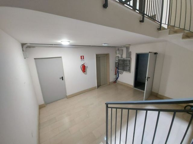 Magazzini in vendita