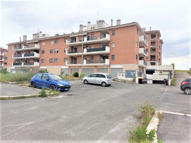 Magazzini in vendita