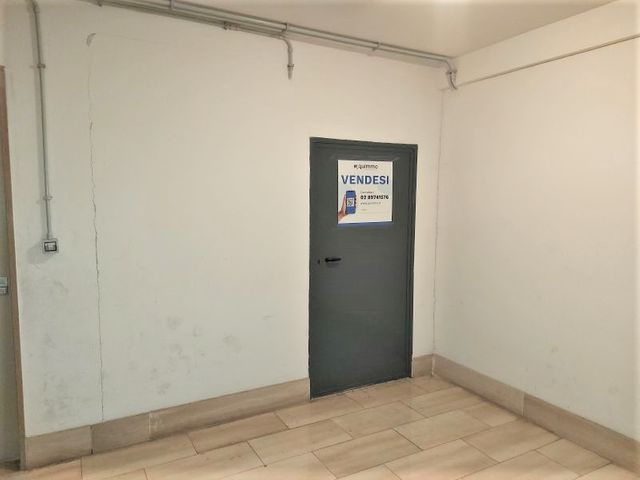 Magazzini in vendita