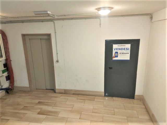 Magazzini in vendita