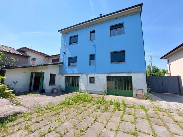 Palazzi in vendita