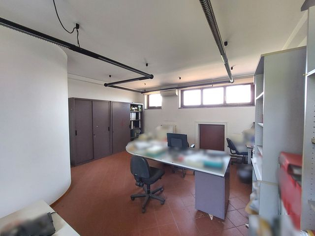 Laboratori in vendita