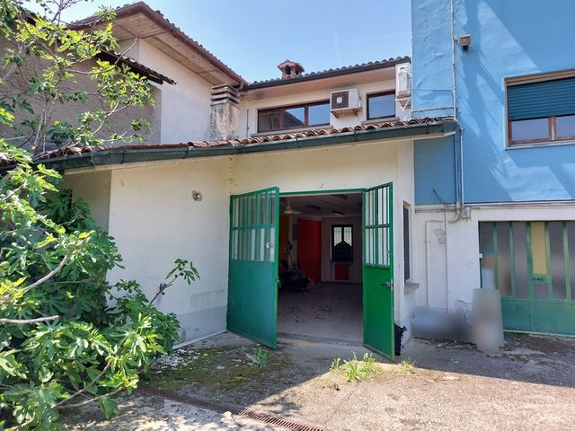 Laboratori in vendita