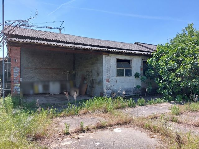 Laboratori in vendita