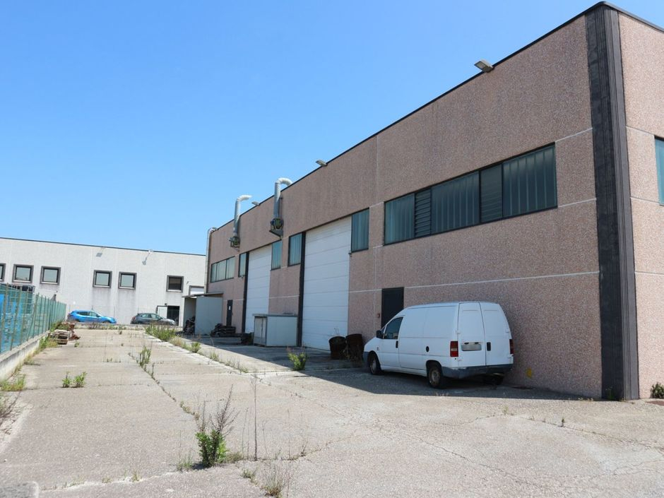 #17915 Capannone industriale-artigianale con corte esclusiva in vendita - foto 3