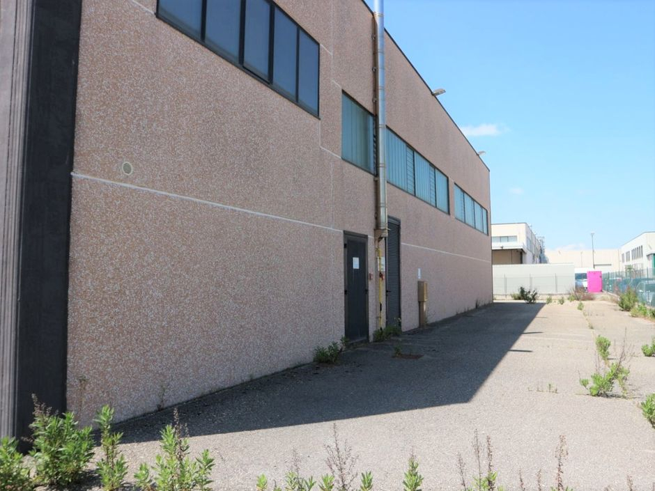 #17915 Capannone industriale-artigianale con corte esclusiva in vendita - foto 4