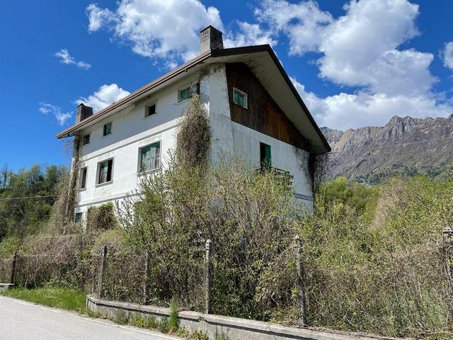 Palazzi in vendita