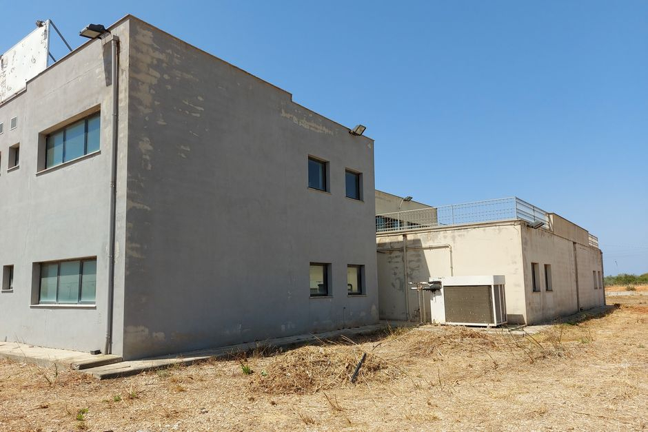 #17964 Edificio artigianale con uffici e corte esclusiva in vendita - foto 2