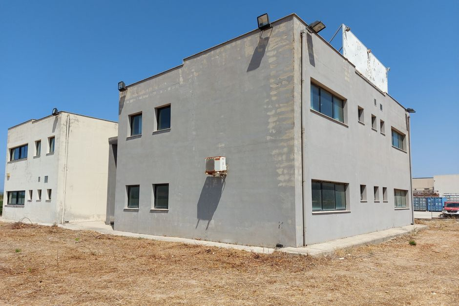 #17964 Edificio artigianale con uffici e corte esclusiva in vendita - foto 8