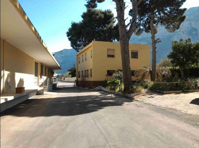 Fabbricati industriali in vendita