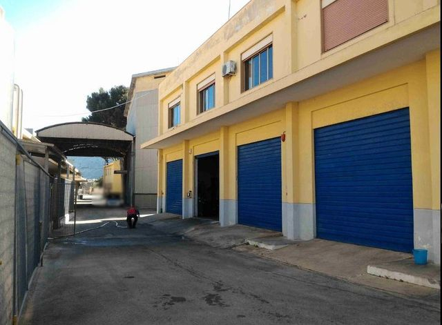 Fabbricati industriali in vendita