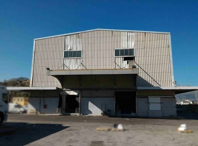 Fabbricati industriali in vendita