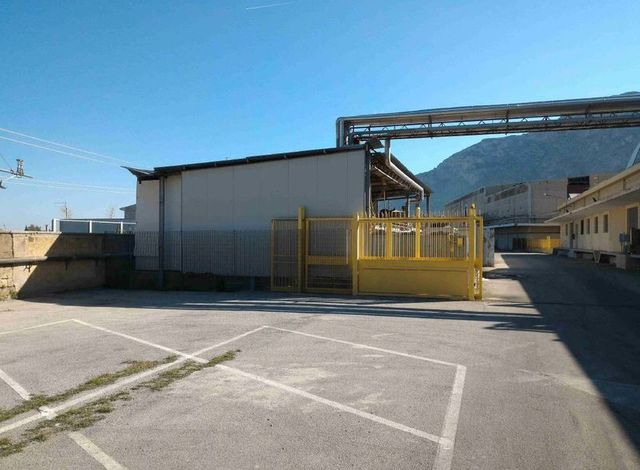 Fabbricati industriali in vendita