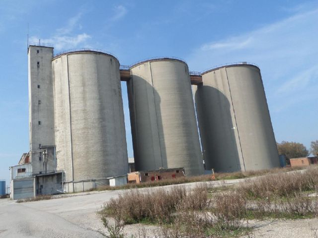 Locali deposito in vendita