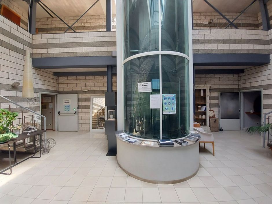 #18258 Capannone commerciale con show room e pertinenza esclusiva in vendita - foto 5