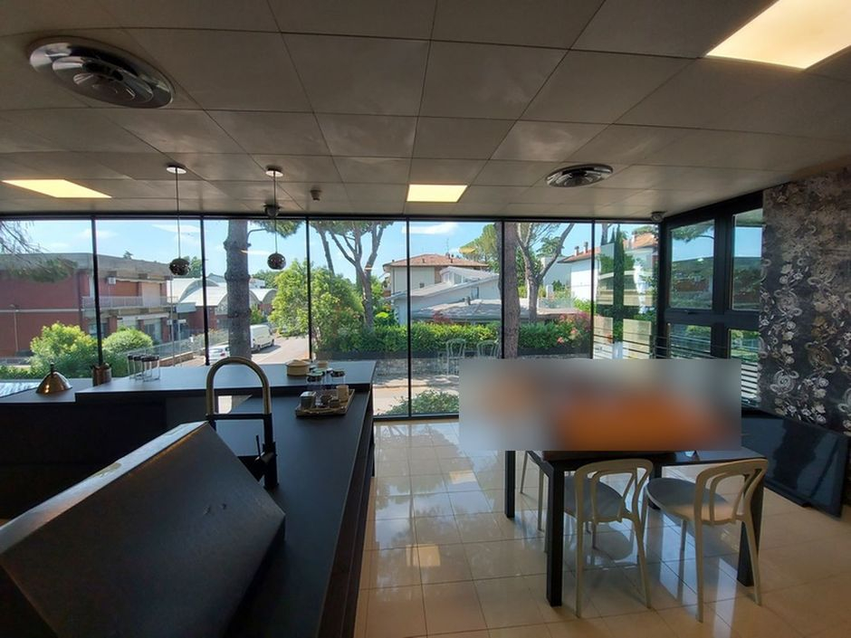#18258 Capannone commerciale con show room e pertinenza esclusiva in vendita - foto 7