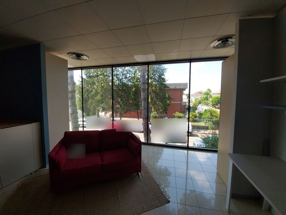 #18258 Capannone commerciale con show room e pertinenza esclusiva in vendita - foto 8