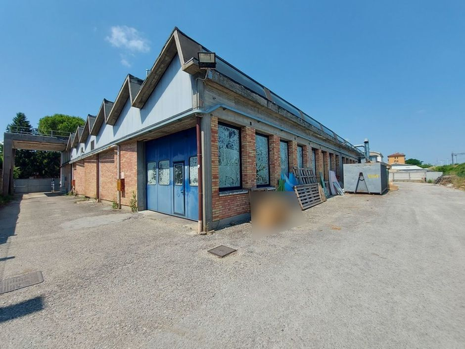 #18258 Capannone commerciale con show room e pertinenza esclusiva in vendita - foto 12