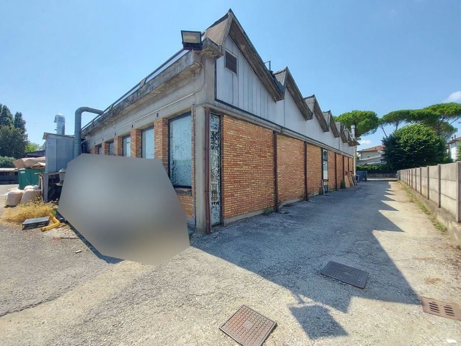 #18258 Capannone commerciale con show room e pertinenza esclusiva in vendita - foto 13